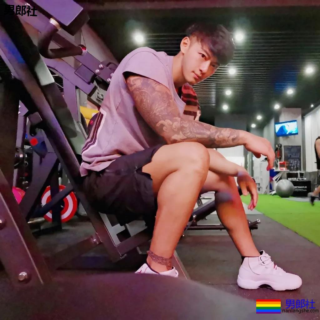 193长腿大鼻子筋肉小哥，腹肌公狗腰体育生身材太馋人！ - 51虹马