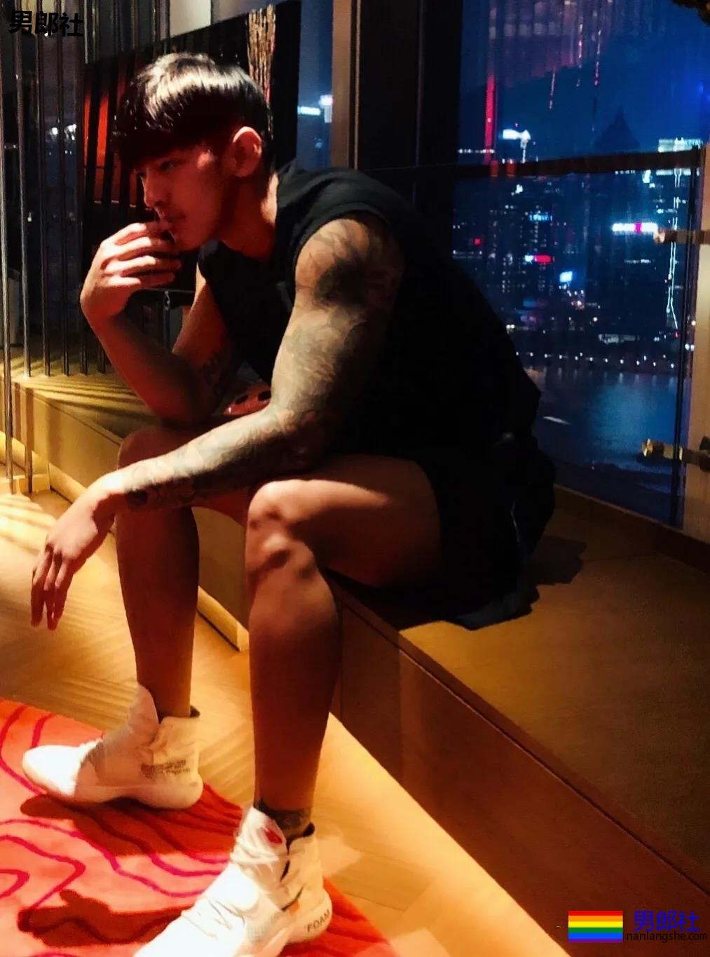 193长腿大鼻子筋肉小哥，腹肌公狗腰体育生身材太馋人！ - 51虹马