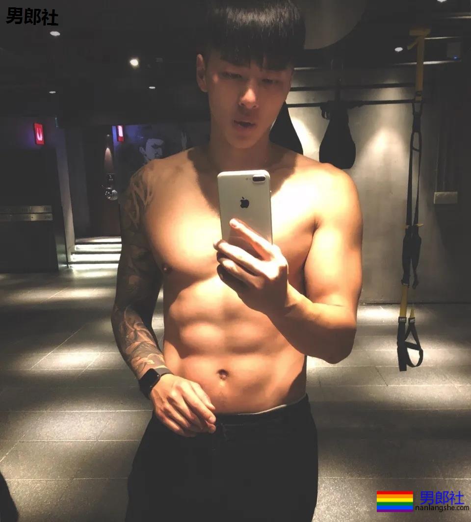 193长腿大鼻子筋肉小哥，腹肌公狗腰体育生身材太馋人！ - 51虹马