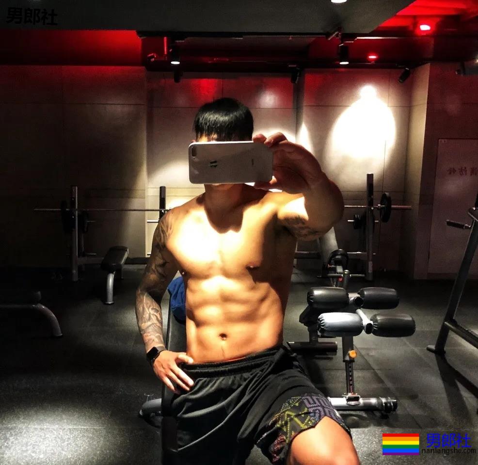 193长腿大鼻子筋肉小哥，腹肌公狗腰体育生身材太馋人！ - 51虹马