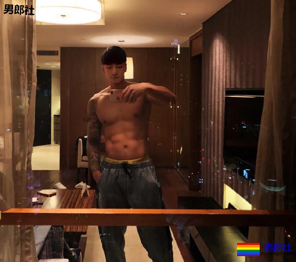 193长腿大鼻子筋肉小哥，腹肌公狗腰体育生身材太馋人！ - 51虹马