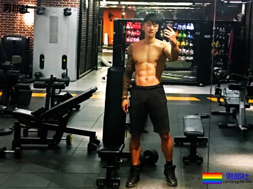 193长腿大鼻子筋肉小哥，腹肌公狗腰体育生身材太馋人！ - 51虹马