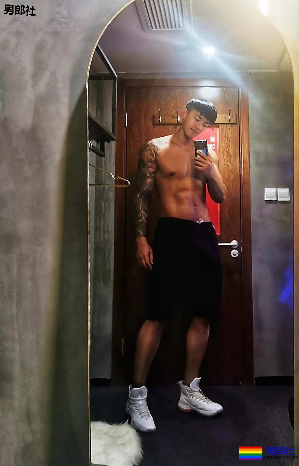 193长腿大鼻子筋肉小哥，腹肌公狗腰体育生身材太馋人！ - 51虹马