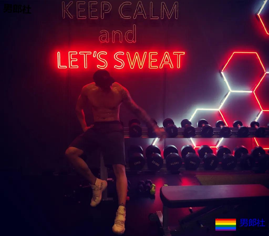 193长腿大鼻子筋肉小哥，腹肌公狗腰体育生身材太馋人！ - 51虹马