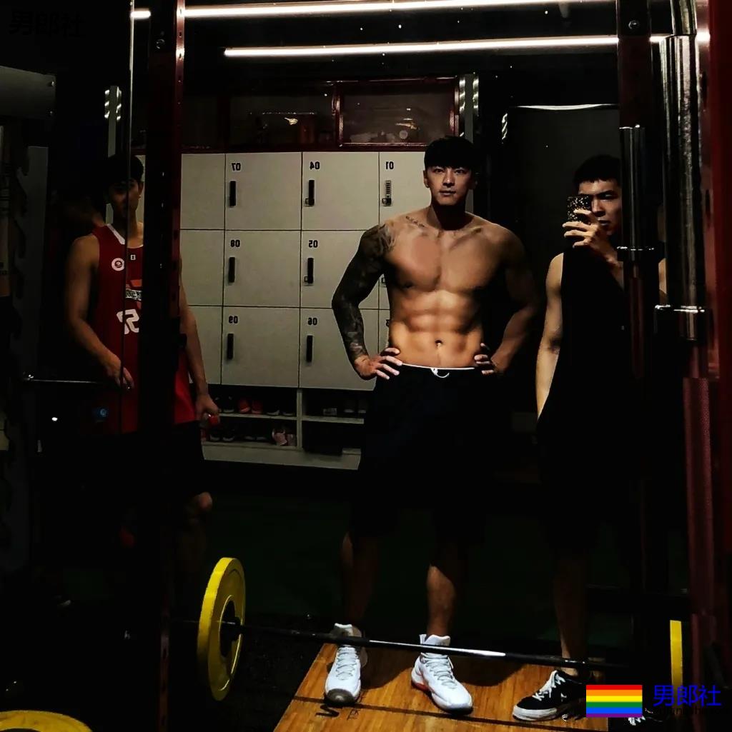 193长腿大鼻子筋肉小哥，腹肌公狗腰体育生身材太馋人！ - 51虹马