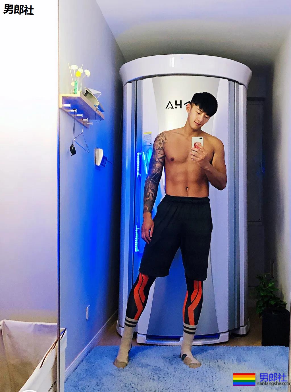 193长腿大鼻子筋肉小哥，腹肌公狗腰体育生身材太馋人！ - 51虹马