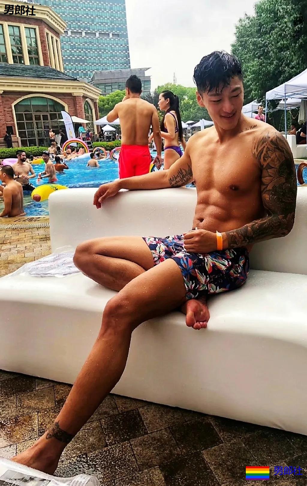 193长腿大鼻子筋肉小哥，腹肌公狗腰体育生身材太馋人！ - 51虹马