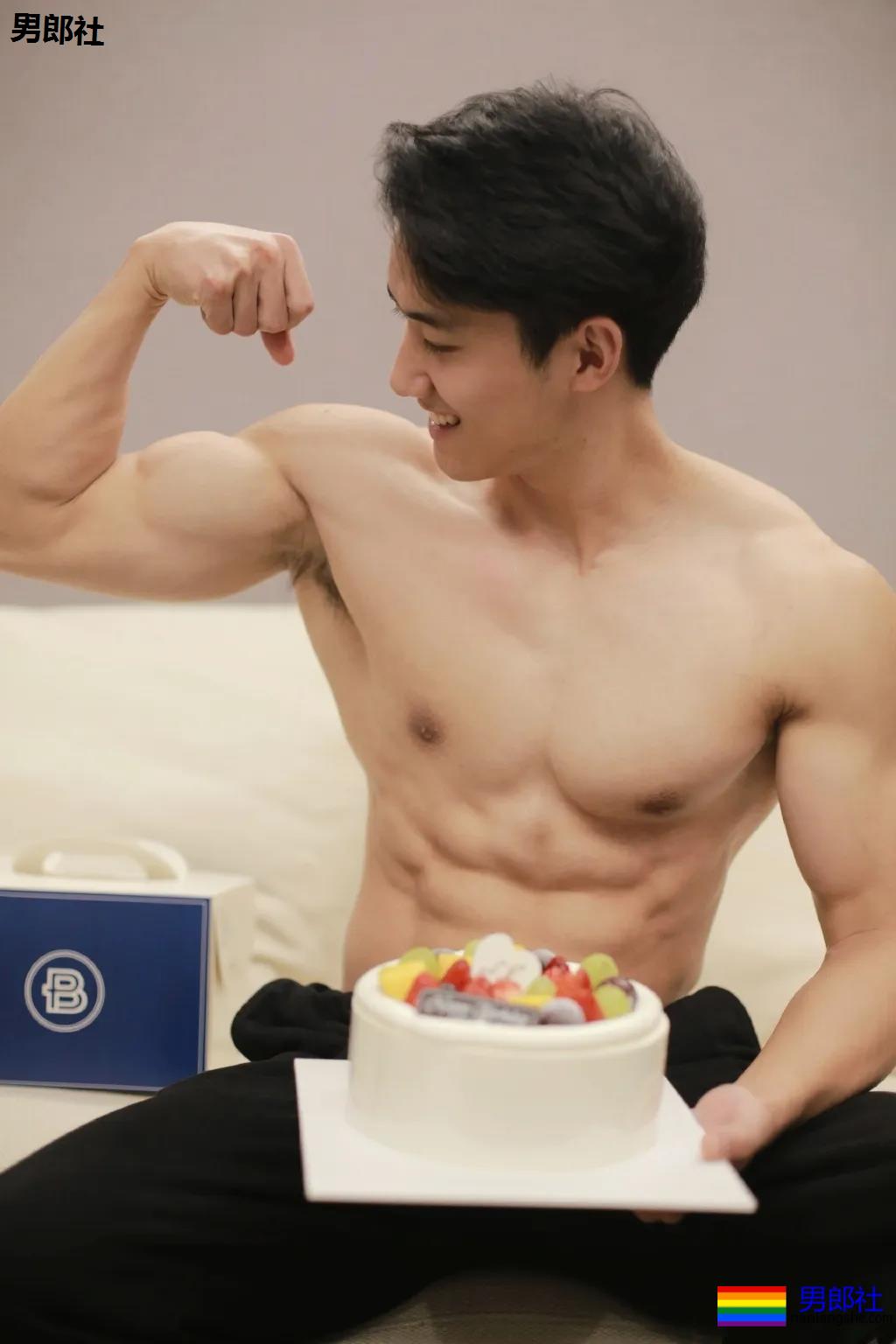 狗公腰肌肉"正太"，白嫩小奶狗又壮又帅！ - 51虹马