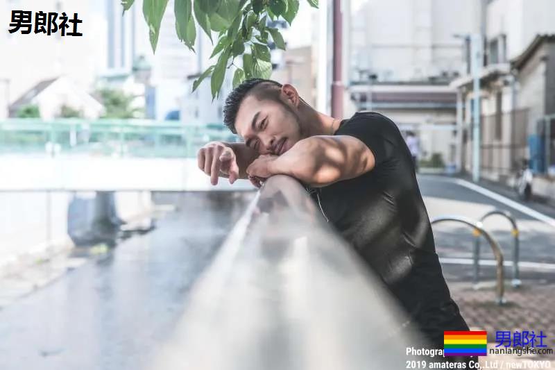 猛男舞者一脱爆红，却遭网络霸凌代言全落空！为了“那个男人”他把所有苦闷吞进肚里-51虹马