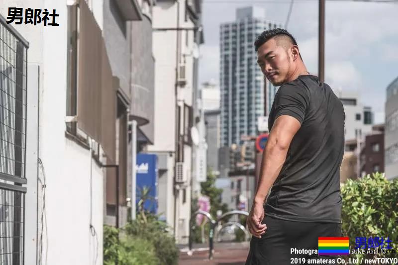 猛男舞者一脱爆红，却遭网络霸凌代言全落空！为了“那个男人”他把所有苦闷吞进肚里 - 51虹马