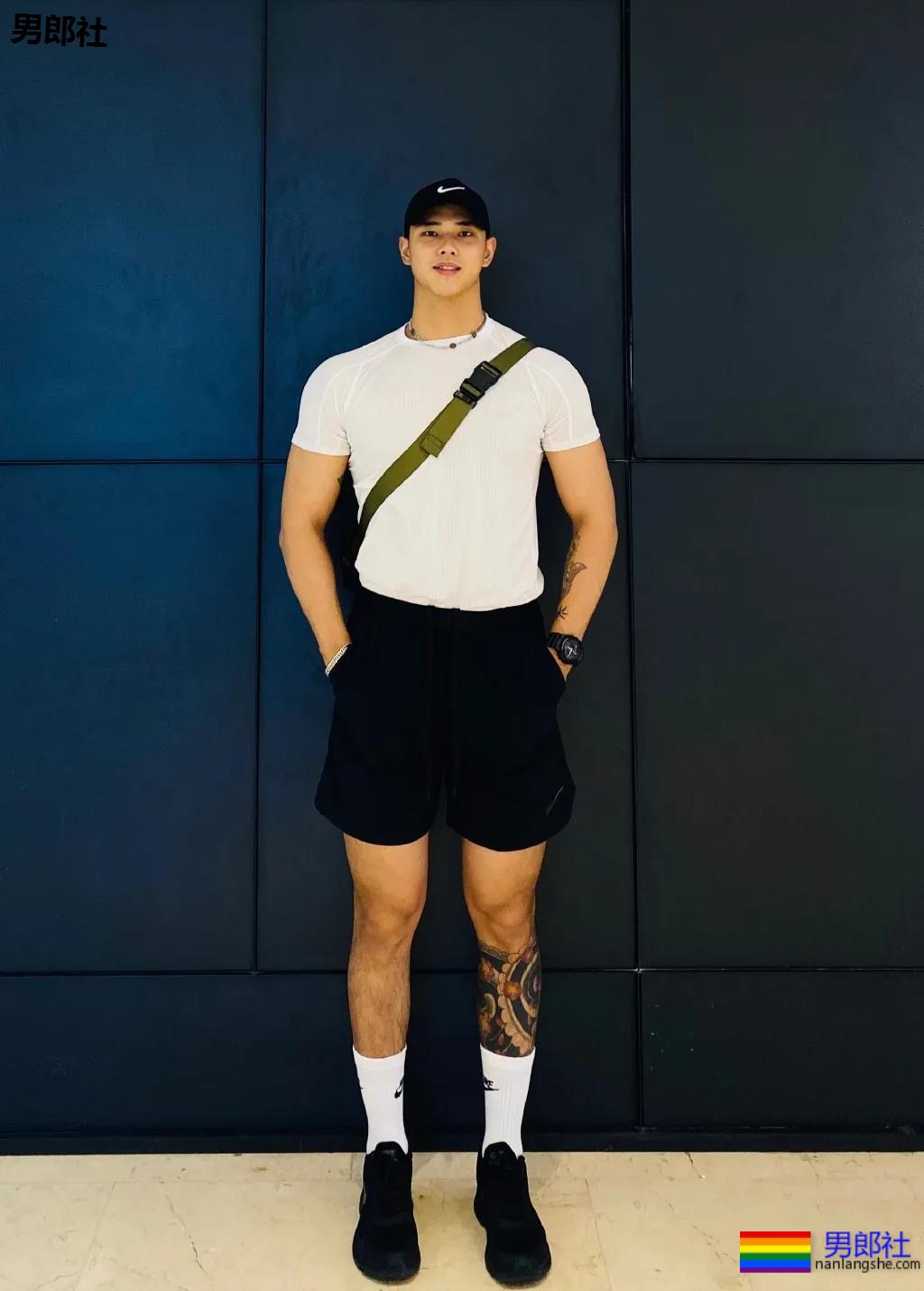 187肌肉私教开腿小视频火了！长腿寸头小狼狗，羞羞俬照太撩了！ - 51虹马