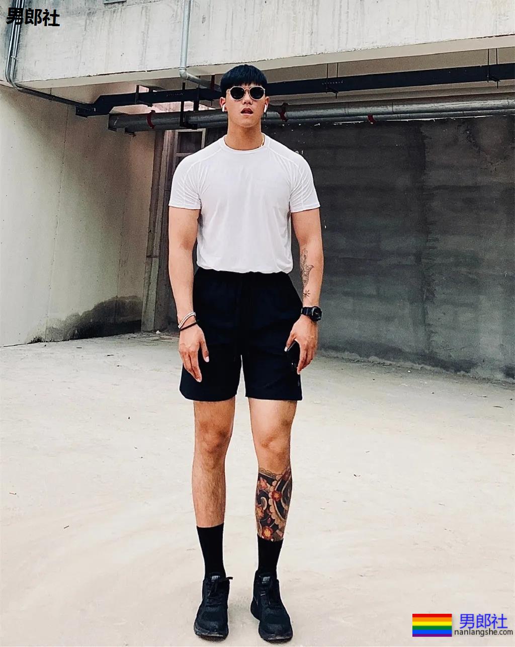 187肌肉私教开腿小视频火了！长腿寸头小狼狗，羞羞俬照太撩了！ - 51虹马