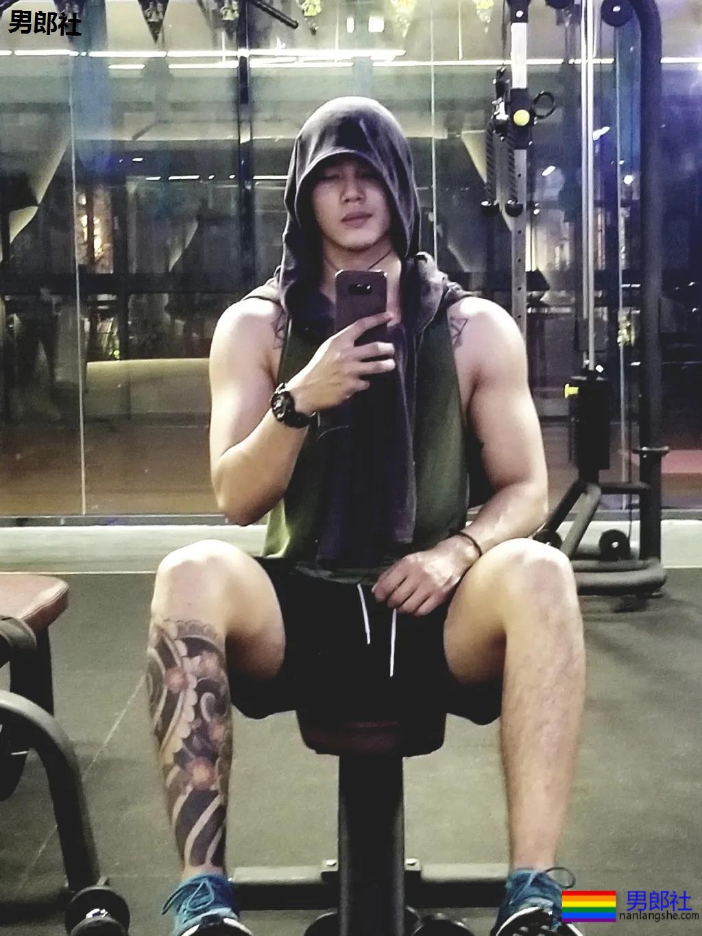 187肌肉私教开腿小视频火了！长腿寸头小狼狗，羞羞俬照太撩了！ - 51虹马