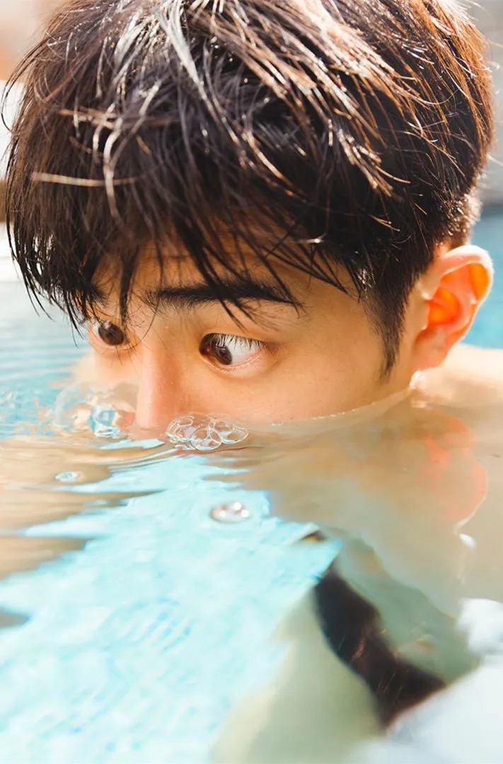 190体育生出镜梁静茹MV，长腿腹肌好身材，超猛！ - 51虹马