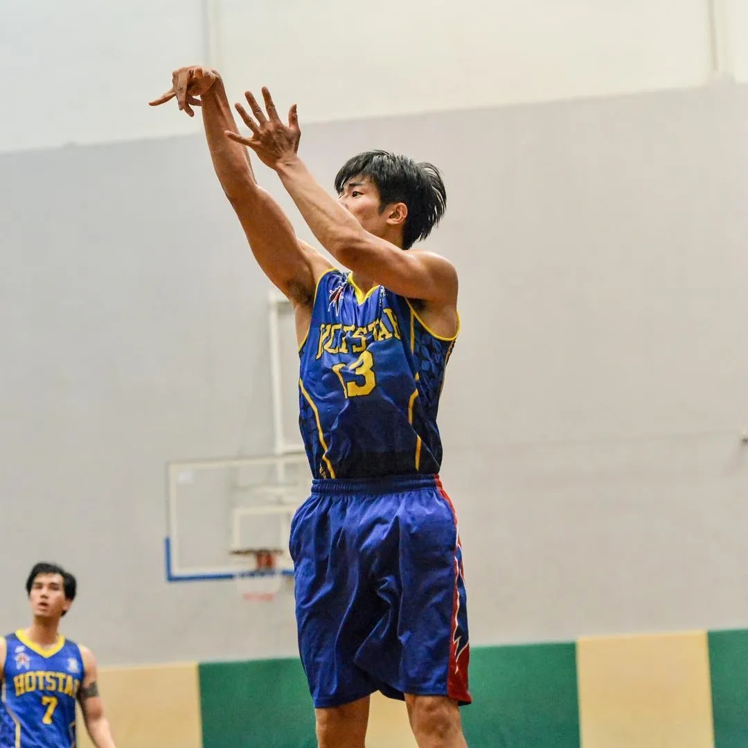 190体育生出镜梁静茹MV，长腿腹肌好身材，超猛！ - 51虹马