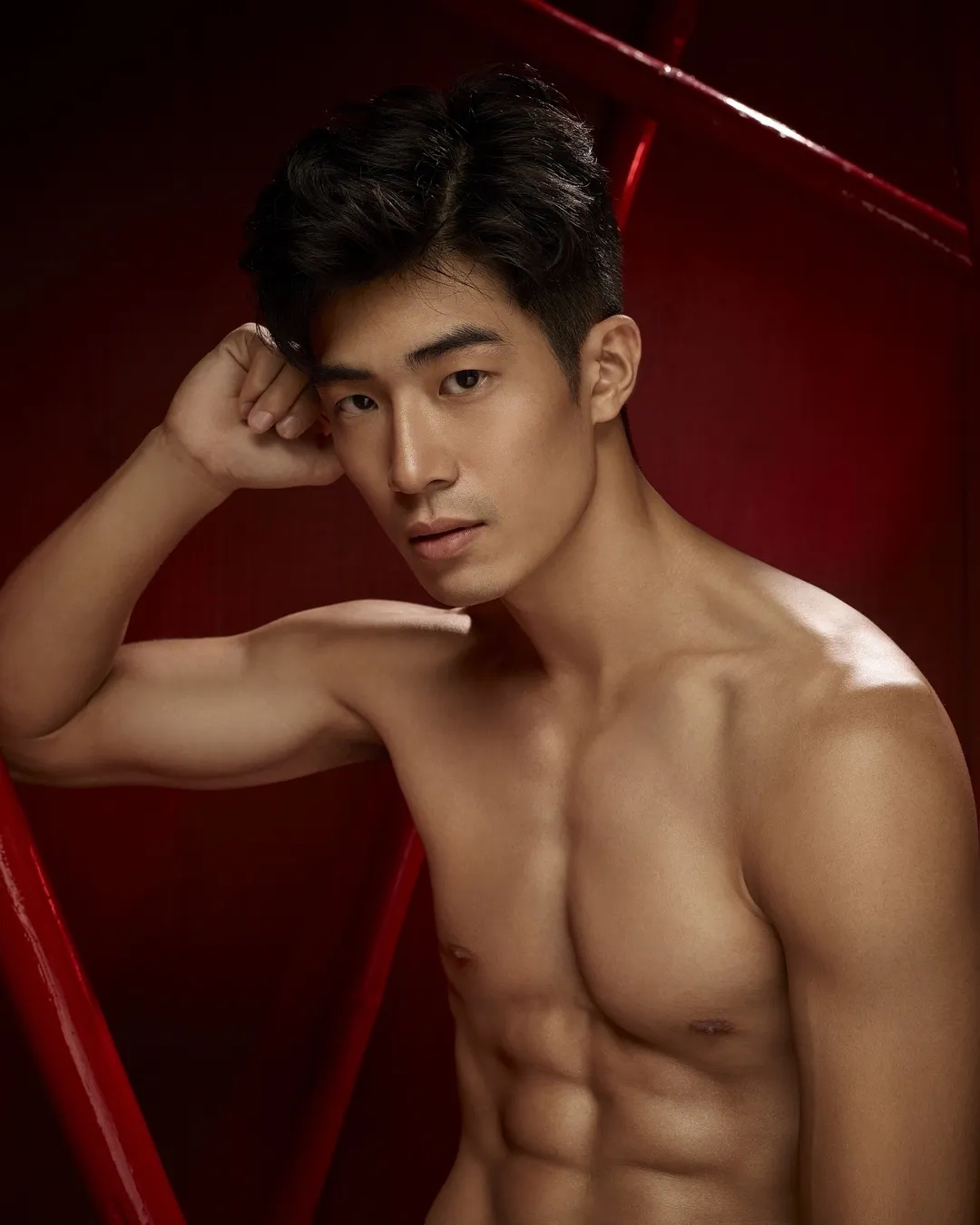 190体育生出镜梁静茹MV，长腿腹肌好身材，超猛！ - 51虹马