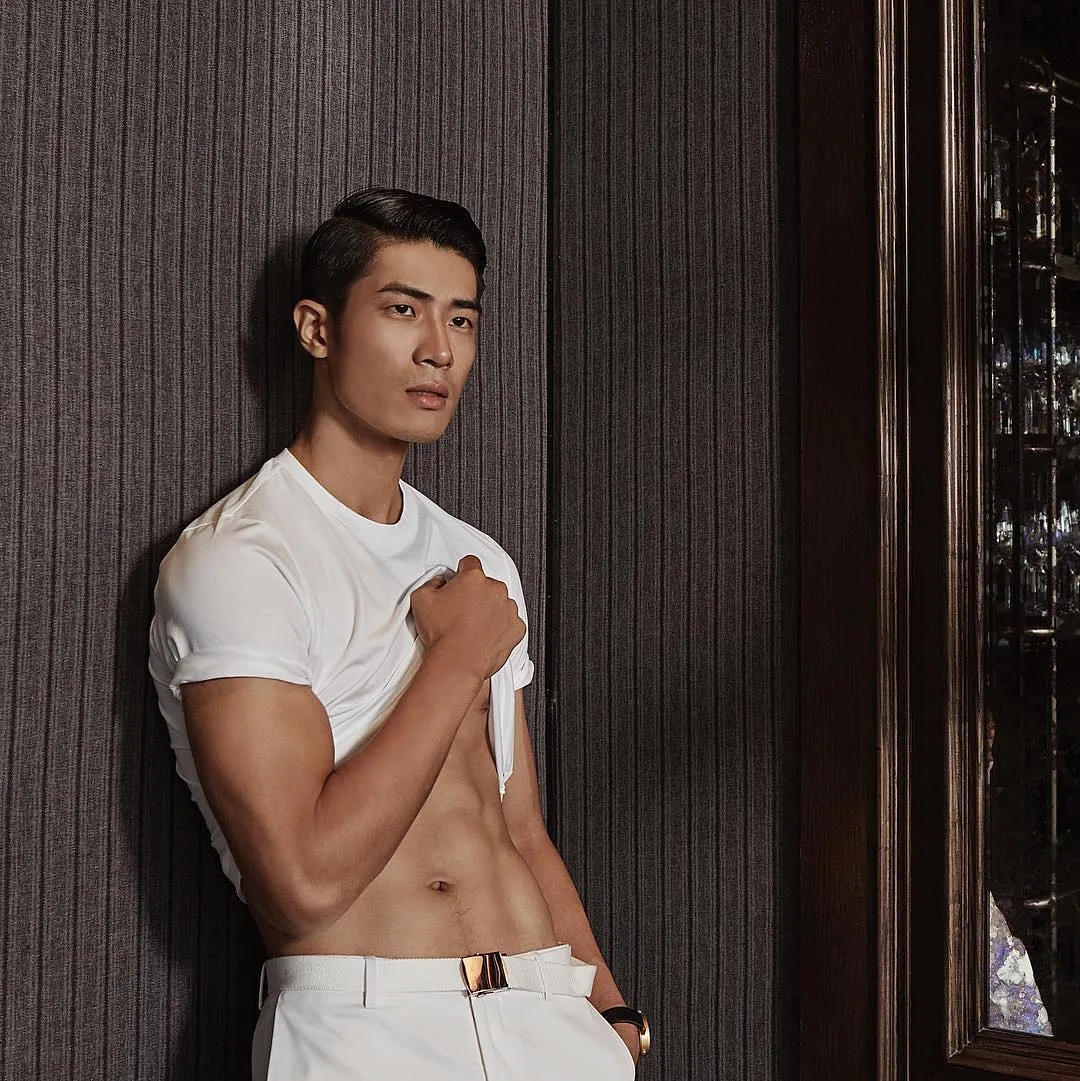 190体育生出镜梁静茹MV，长腿腹肌好身材，超猛！ - 51虹马