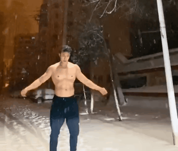 188大长腿筋肉男撞脸黄景瑜，大胸大鼻子，太大只了吧！ - 51虹马