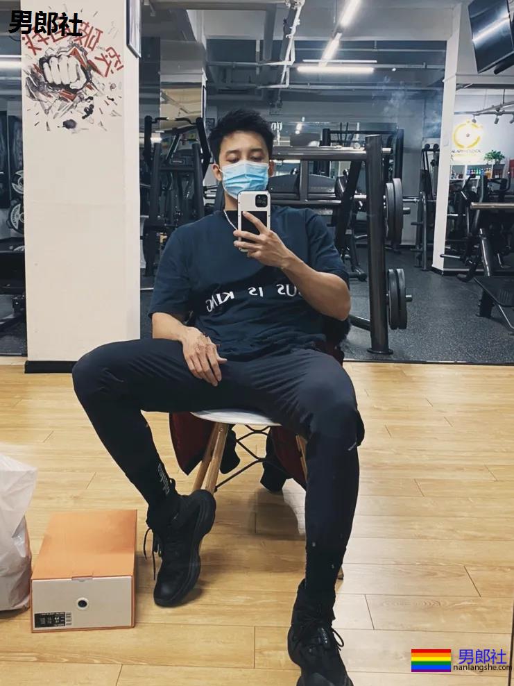 188大长腿筋肉男撞脸黄景瑜，大胸大鼻子，太大只了吧！ - 51虹马