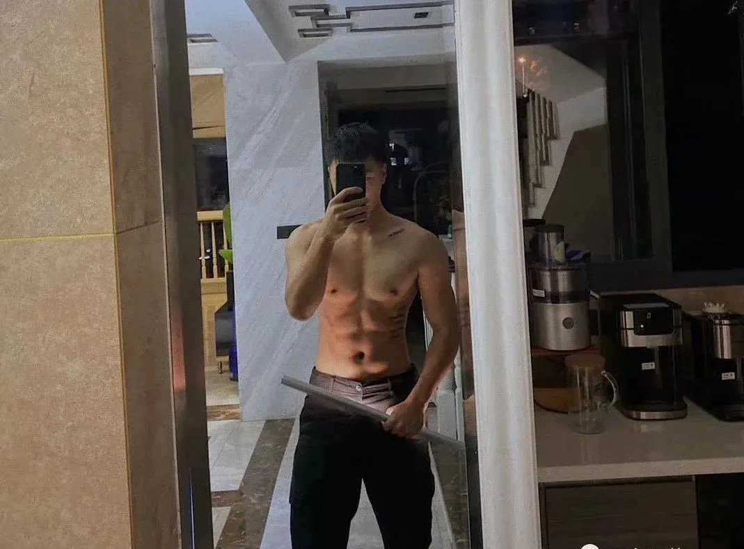 那个穿着白色短裤的篮球体育少年长大了…… - 51虹马