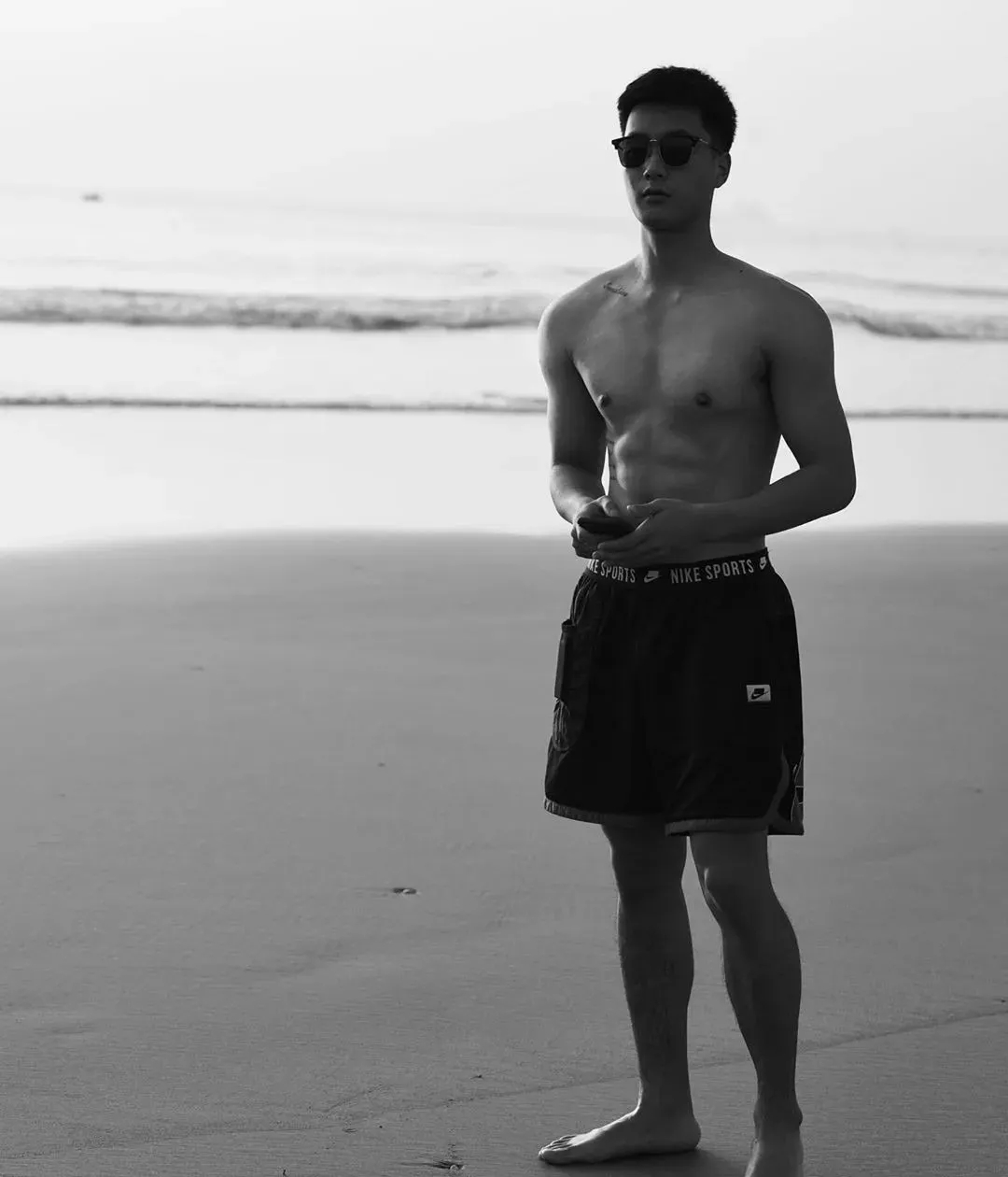 那个穿着白色短裤的篮球体育少年长大了…… - 51虹马