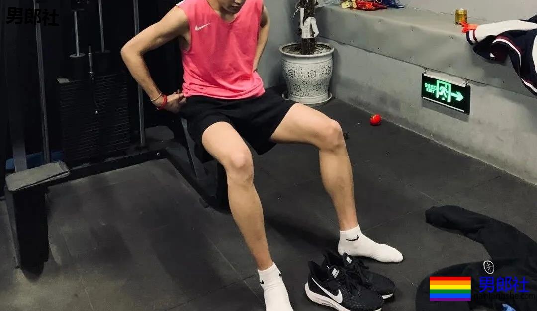 15岁儿子手机存大量男同视频,做父亲的该怎么办?-51虹马