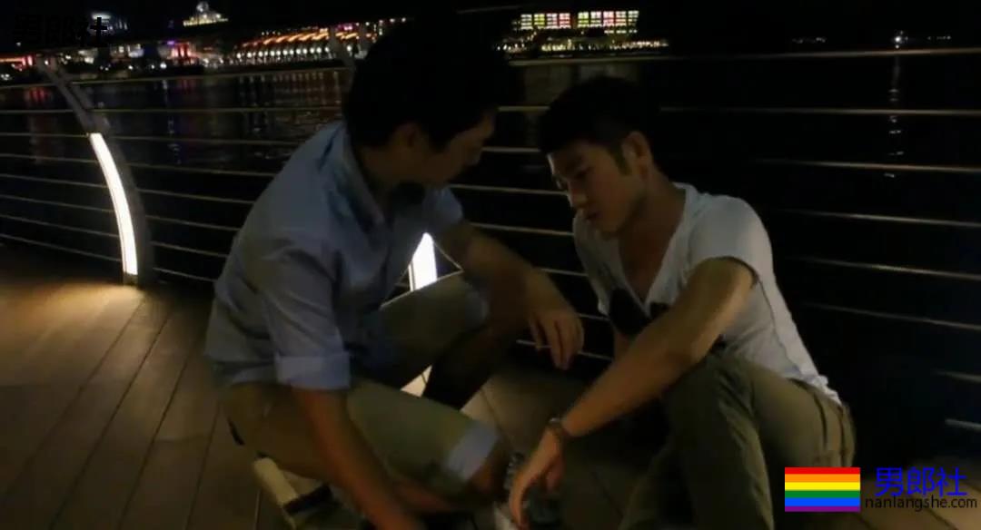 校园 暖受4年掰弯了直男室友！比女主更懂男主的受 - 51虹马