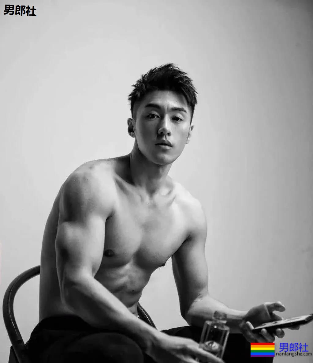 五位极品肌肉男友，一个比一个猛！ - 51虹马