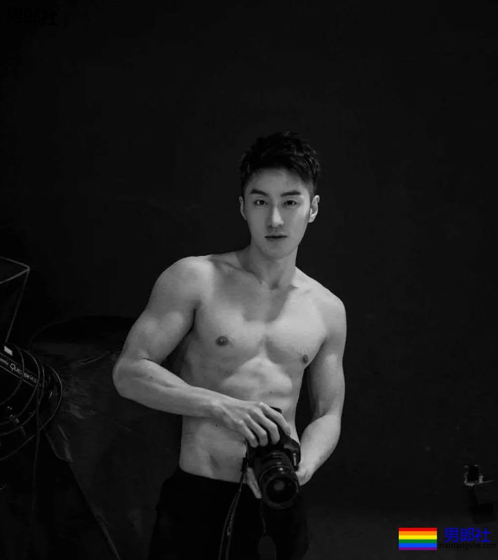 五位极品肌肉男友，一个比一个猛！ - 51虹马