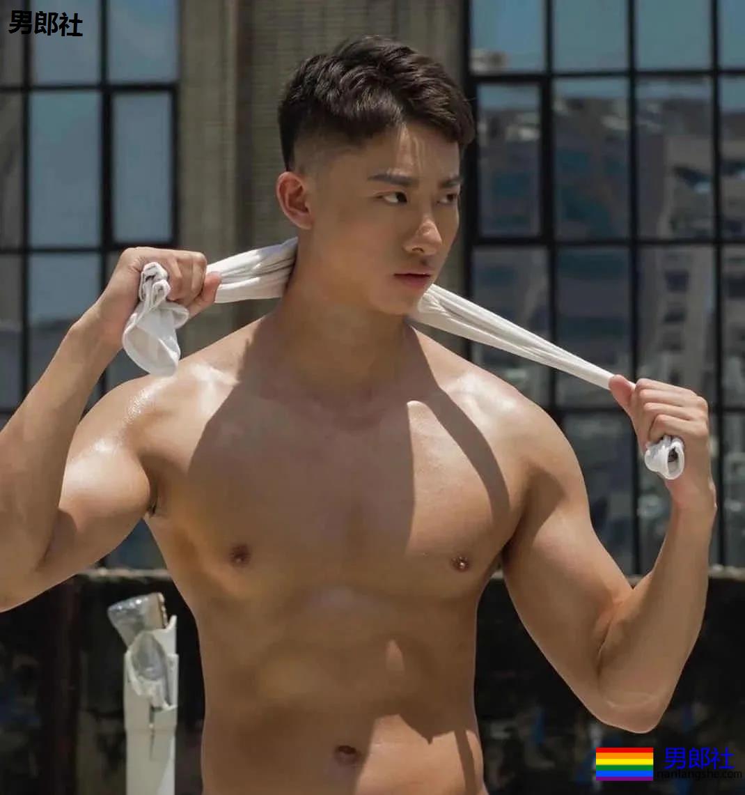 五位极品肌肉男友，一个比一个猛！ - 51虹马