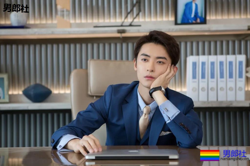 188长腿小狼狗白衬衫被扒!奶白腹肌高鼻梁,太A了吧!-51虹马