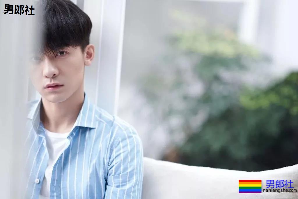 188长腿小狼狗白衬衫被扒！奶白腹肌高鼻梁，太A了吧！ - 51虹马