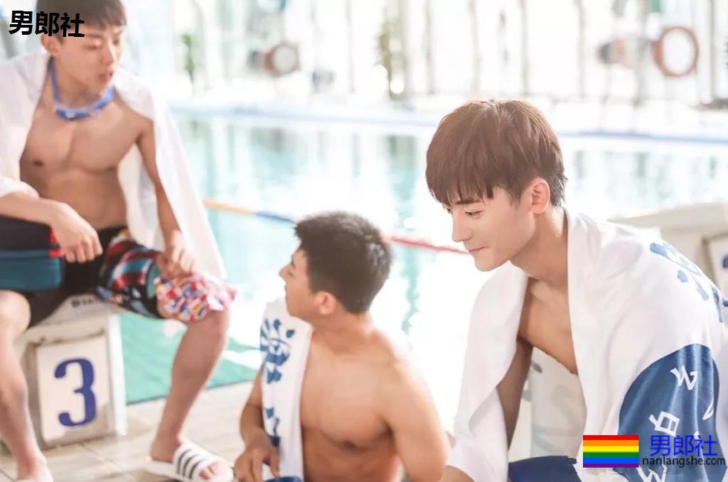 188长腿小狼狗白衬衫被扒！奶白腹肌高鼻梁，太A了吧！ - 51虹马