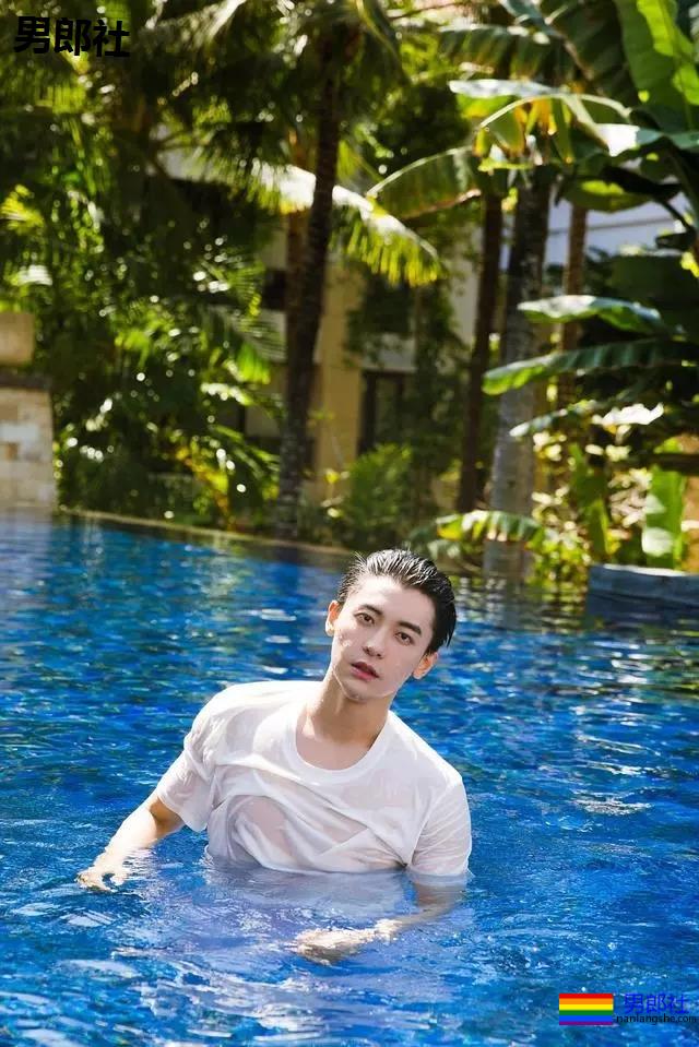 188长腿小狼狗白衬衫被扒！奶白腹肌高鼻梁，太A了吧！ - 51虹马