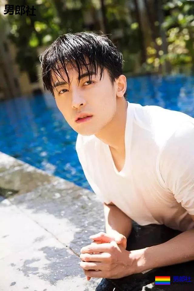 188长腿小狼狗白衬衫被扒！奶白腹肌高鼻梁，太A了吧！ - 51虹马