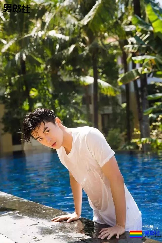 188长腿小狼狗白衬衫被扒！奶白腹肌高鼻梁，太A了吧！ - 51虹马