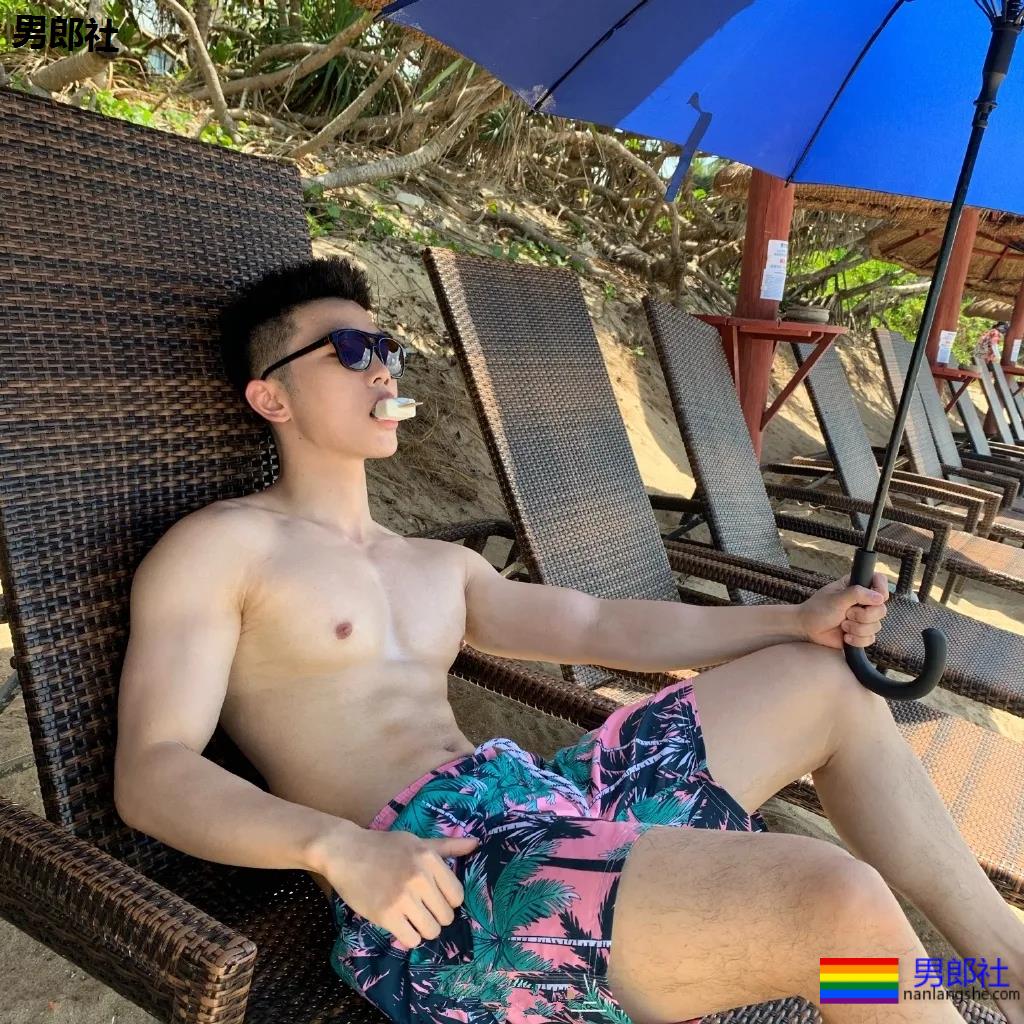 超帅体育生小狼狗，这Q弹身材简直绝了！ - 51虹马