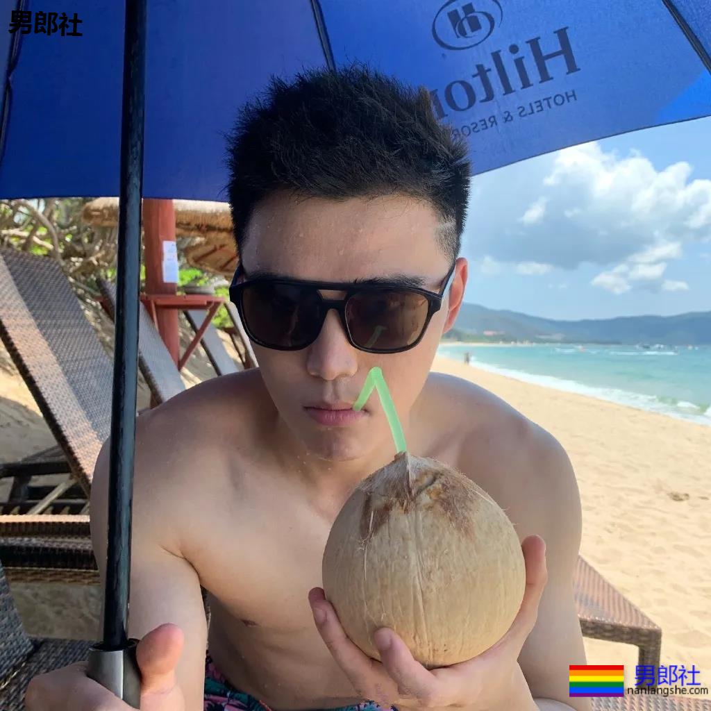 超帅体育生小狼狗，这Q弹身材简直绝了！ - 51虹马