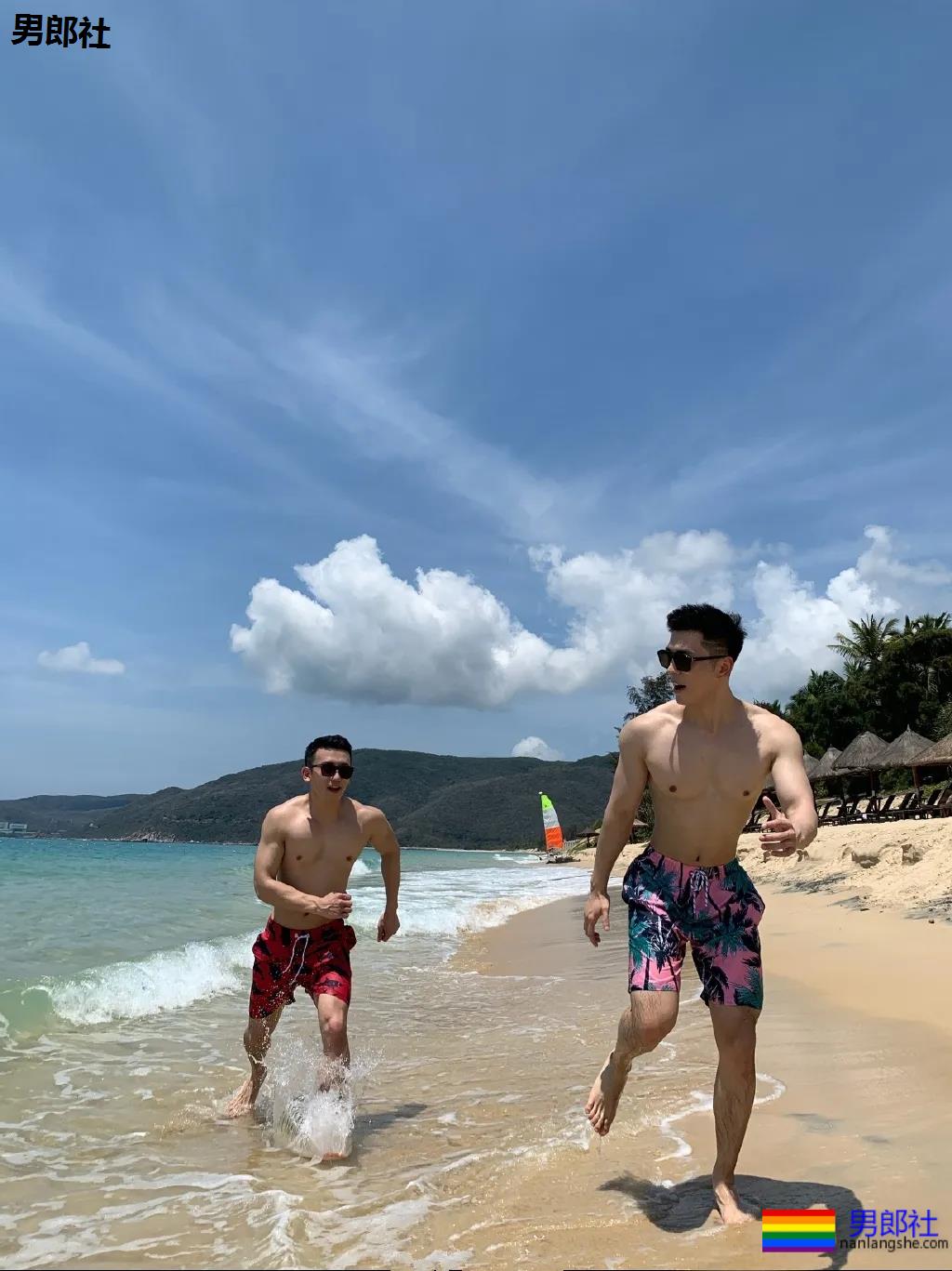 超帅体育生小狼狗，这Q弹身材简直绝了！ - 51虹马