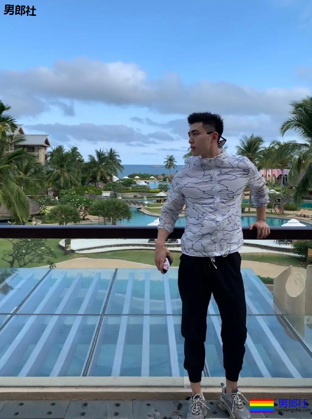 超帅体育生小狼狗，这Q弹身材简直绝了！ - 51虹马