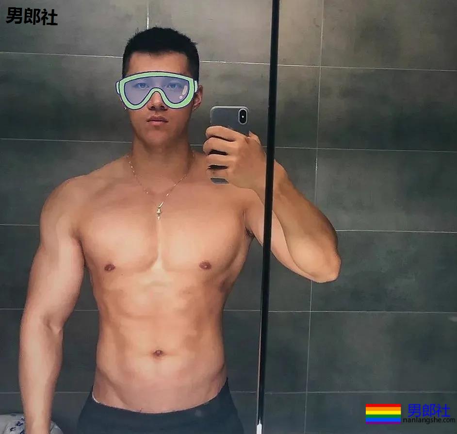 粗腿大胸大鼻子，忠犬小哥自带一身腱子肉，太可了！ - 51虹马