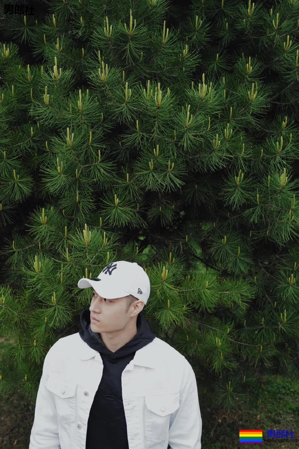 粗腿大胸大鼻子，忠犬小哥自带一身腱子肉，太可了！ - 51虹马