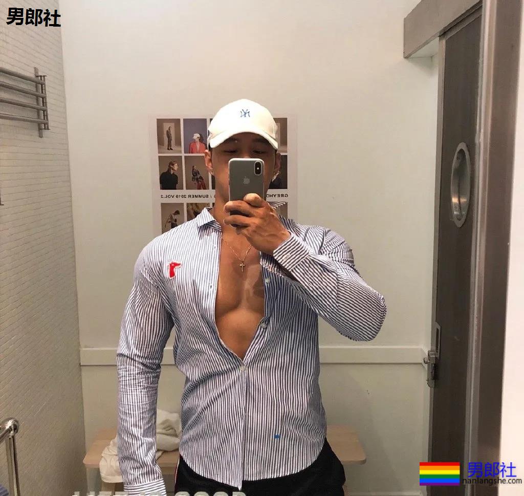 粗腿大胸大鼻子，忠犬小哥自带一身腱子肉，太可了！ - 51虹马