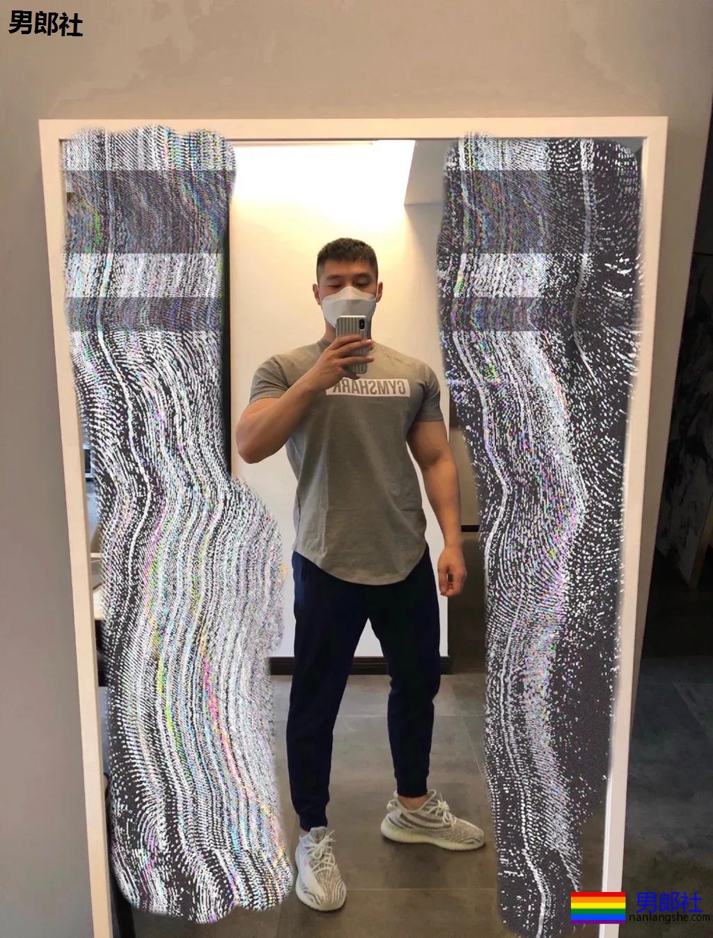 粗腿大胸大鼻子，忠犬小哥自带一身腱子肉，太可了！ - 51虹马