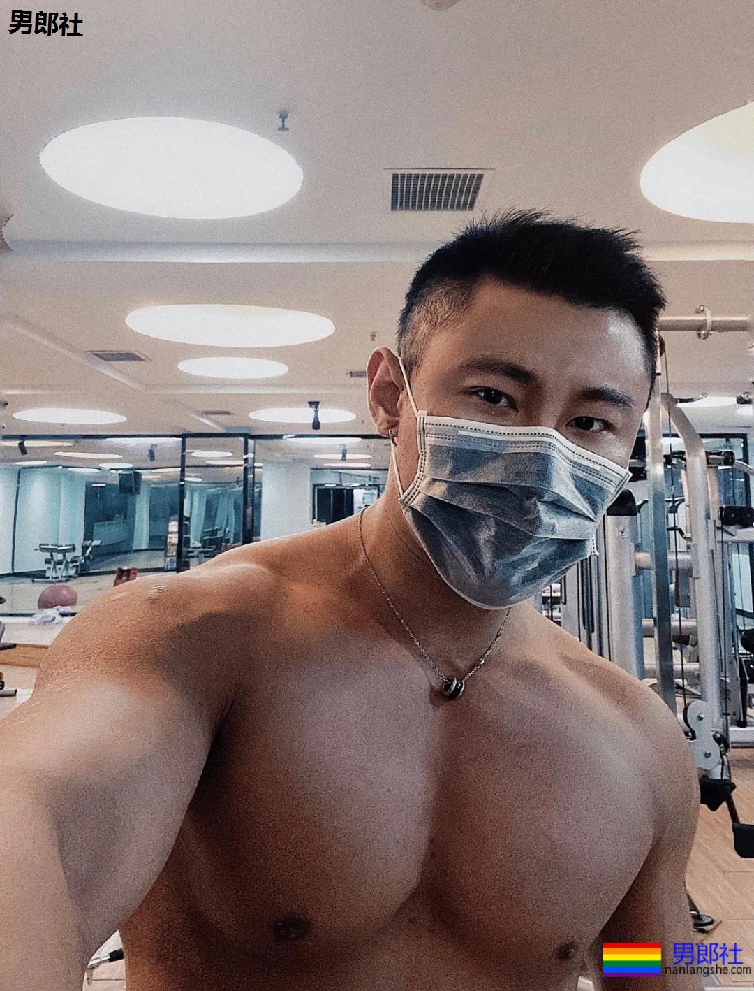 不惧过气，他是重庆gay圈一代“明飘”！ - 51虹马