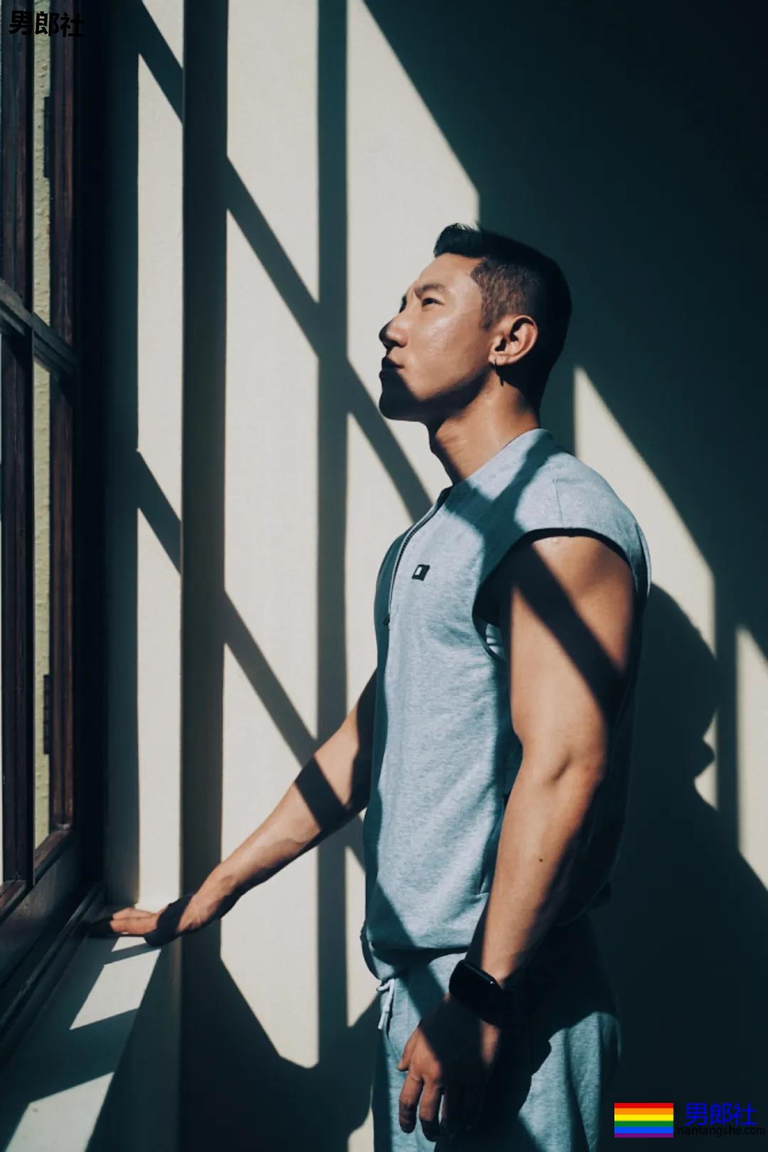 不惧过气，他是重庆gay圈一代“明飘”！ - 51虹马