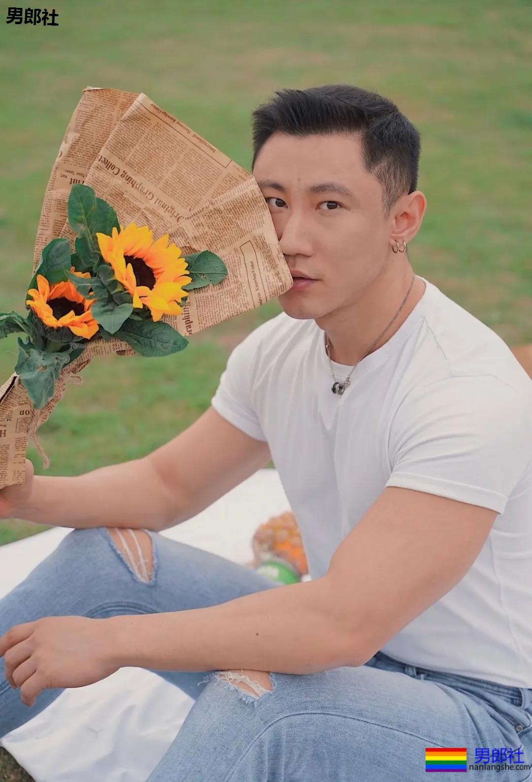 不惧过气，他是重庆gay圈一代“明飘”！ - 51虹马