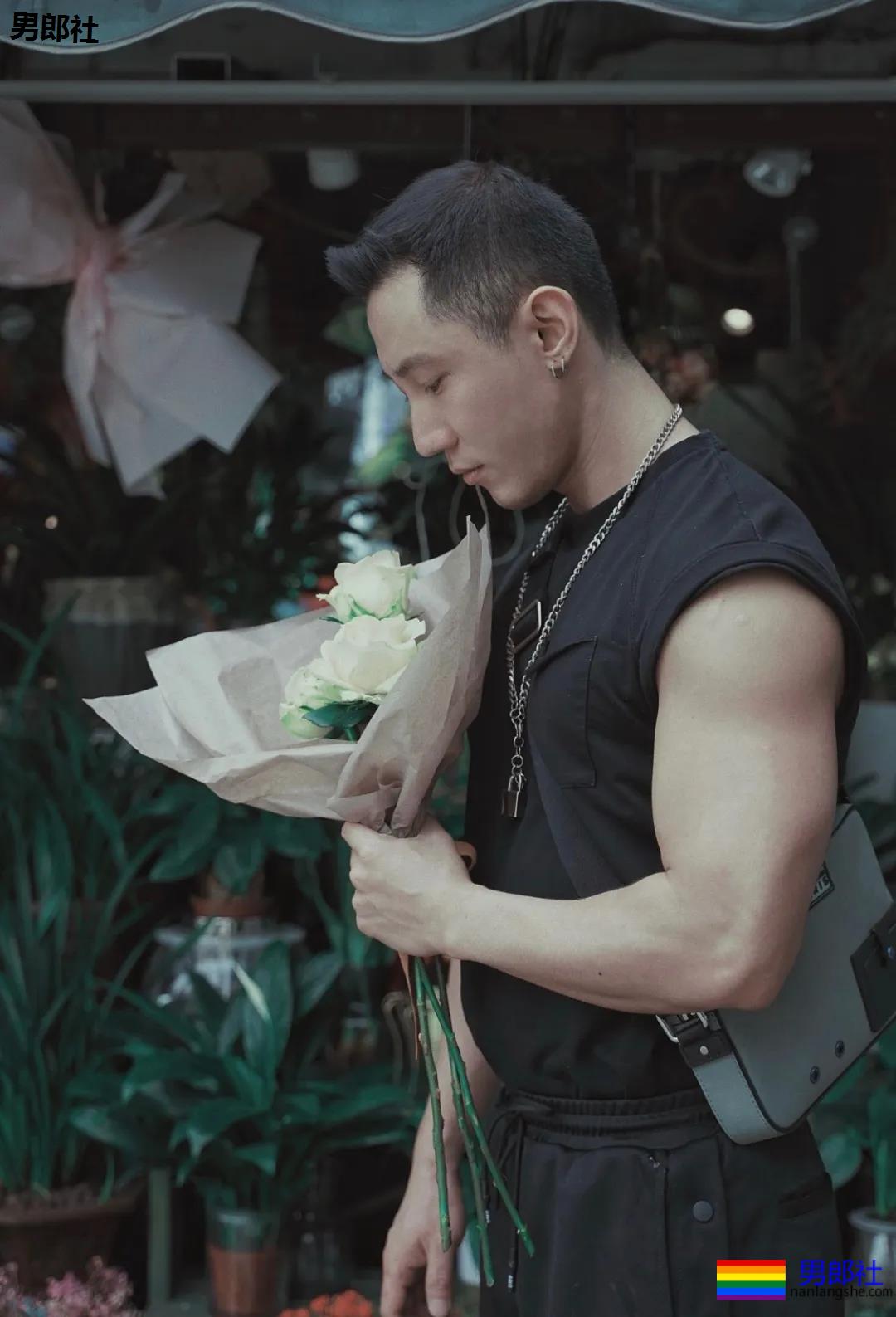 不惧过气，他是重庆gay圈一代“明飘”！ - 51虹马