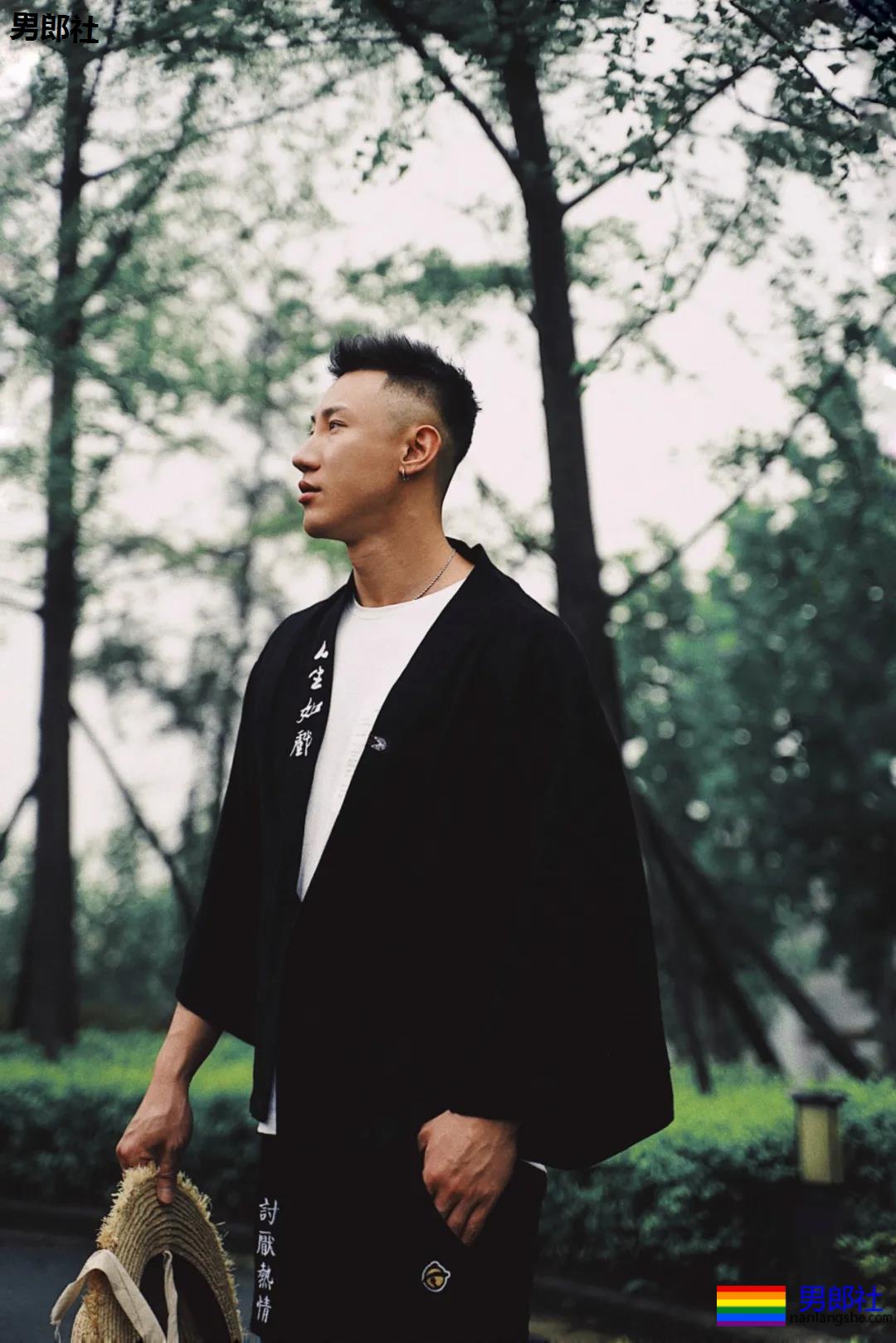 不惧过气，他是重庆gay圈一代“明飘”！ - 51虹马