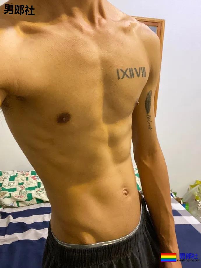 薄肌，肤白貌美大长腿！吸够了吗？ - 51虹马